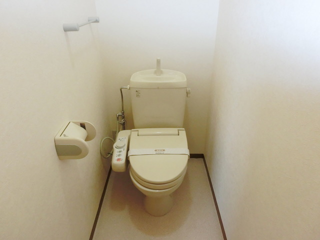 Toilet. Toilet is dated Ushuretto