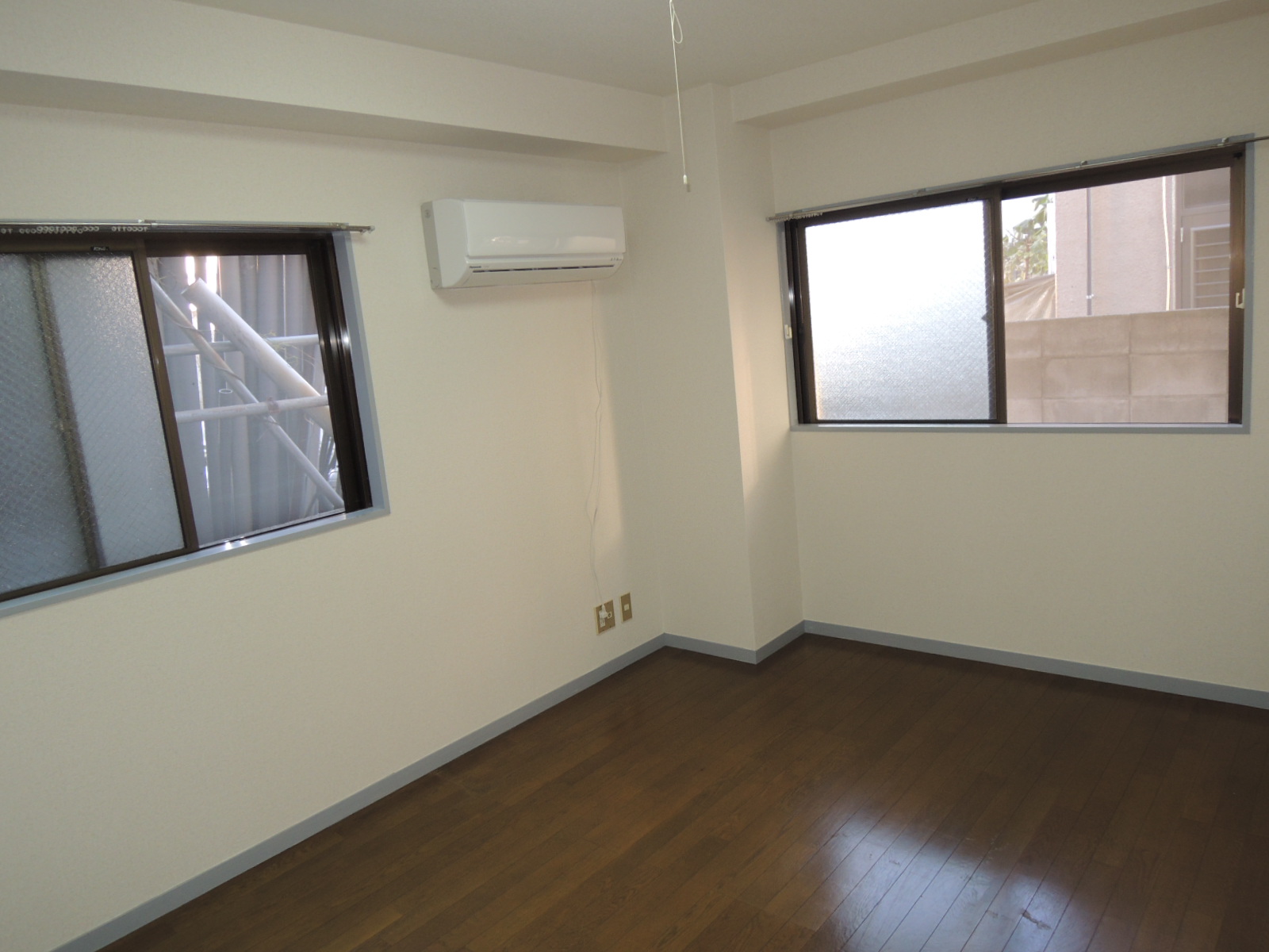 Living and room. The first floor, but is bright because it is a corner room.