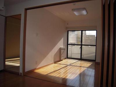 Living and room. Room 1