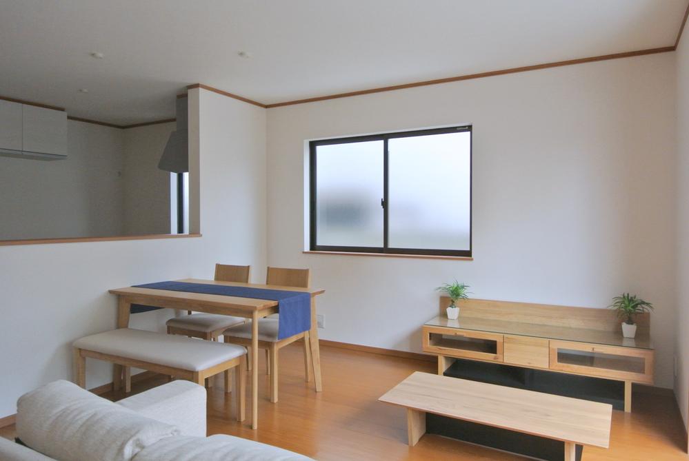 Living. Selling local