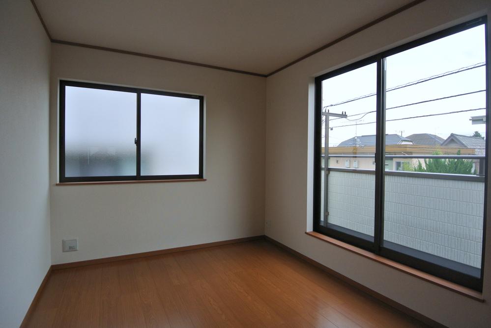 Non-living room. Selling local