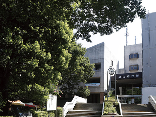 Surrounding environment. Komae City Hall ・ Central Library (about 620m ・ An 8-minute walk)