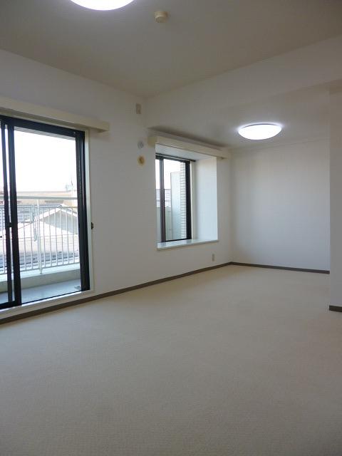 Living. Living dining about 11.1 Pledge. In the southeast direction it is good per yang.