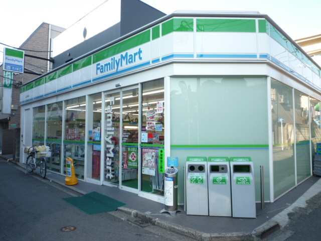 Convenience store. 165m to FamilyMart Komae Station Minamiten (convenience store)