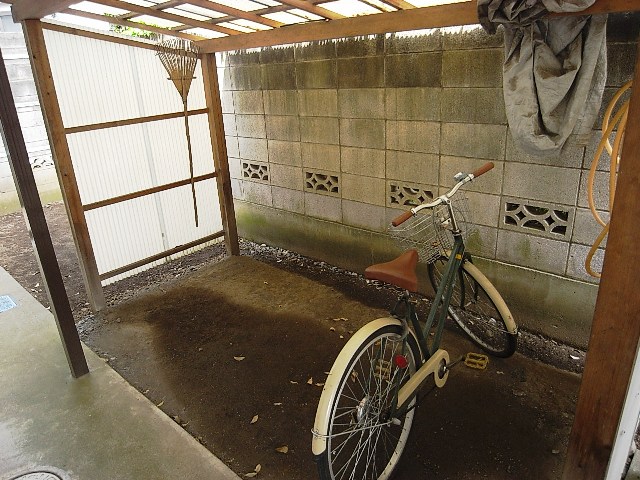 Other common areas. Parking available