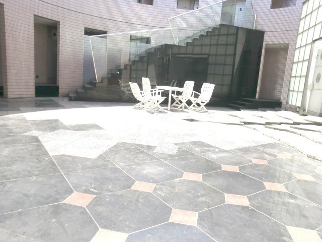 lobby. Entrance is a courtyard space