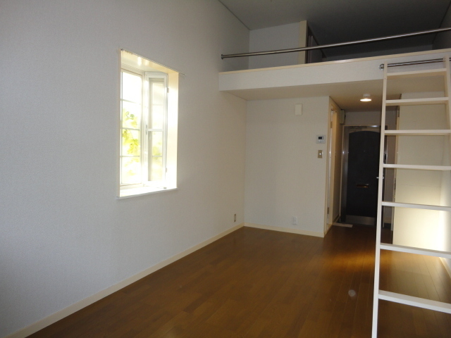 Living and room. Large loft with 3 quires ☆ South-facing bright rooms! !