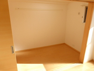 Other room space. Bright Western-style