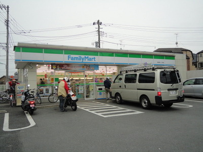 Convenience store. 680m to Family Mart (convenience store)