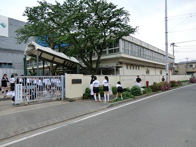 Junior high school. Komae Municipal Komae 1109m to the second junior high school