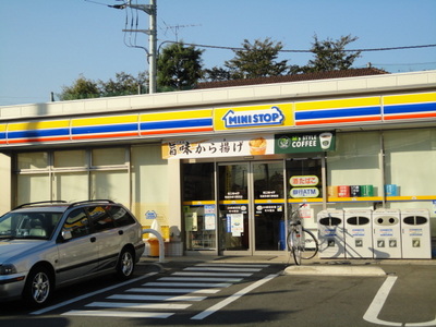 Convenience store. MINISTOP up (convenience store) 220m