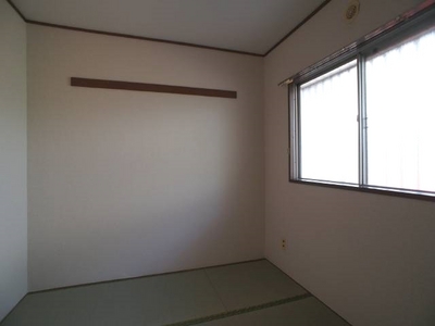 Living and room. Of moist and calm atmosphere Japanese-style room. You can also use the spacious storage! 