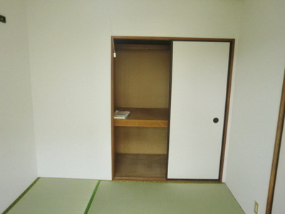 Receipt. It is a compartment of the Japanese-style room