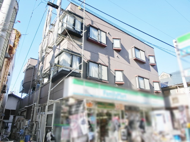 Building appearance. Three stories ・ This apartment of Steel