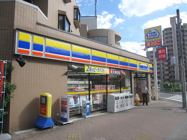 Convenience store. MINISTOP up (convenience store) 170m