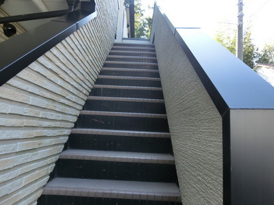 Entrance. It is the entrance space to the second floor
