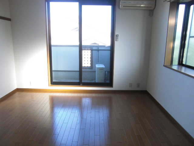 Other room space. Photo is a thing of the corner room