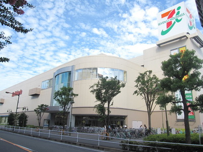 Supermarket. Ito-Yokado to (super) 1400m