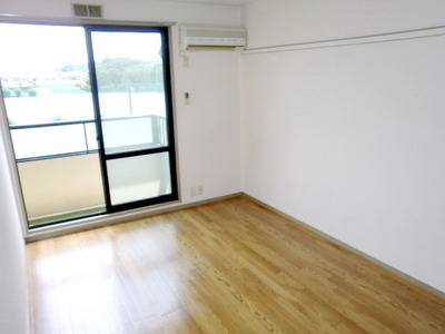 Living and room. Bright Western-style 6 Pledge
