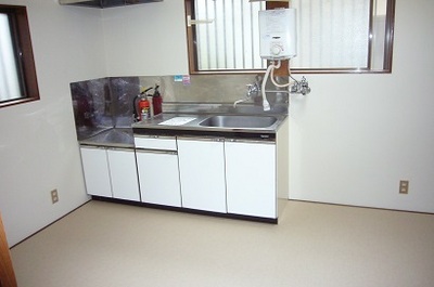 Kitchen. It is also equipped with a window in the kitchen, You can also ventilation ☆