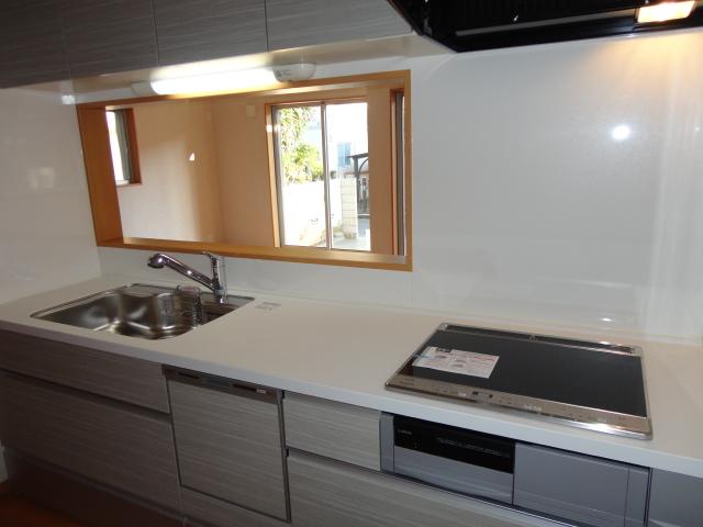 Kitchen. Dishwasher in the kitchen ・ It also equipped with an integrated water purifier. 