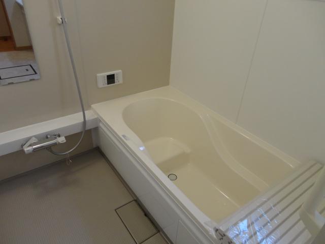 Bathroom. 1 tsubo unit bus equipped with a window! Tub sitz bath type, Also it comes with bathroom ventilation dryer. 