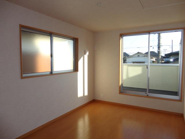 Non-living room. The south side of the bright Western-style! Spacious about 6.75 Pledge of space! 