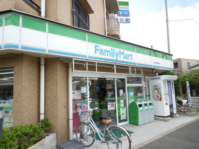 Convenience store. FamilyMart Komae Higashiizumi store up (convenience store) 338m