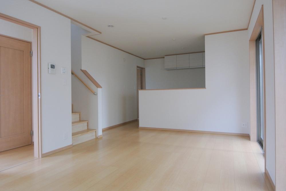 Living. Selling local