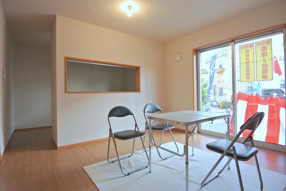 Living. Selling local