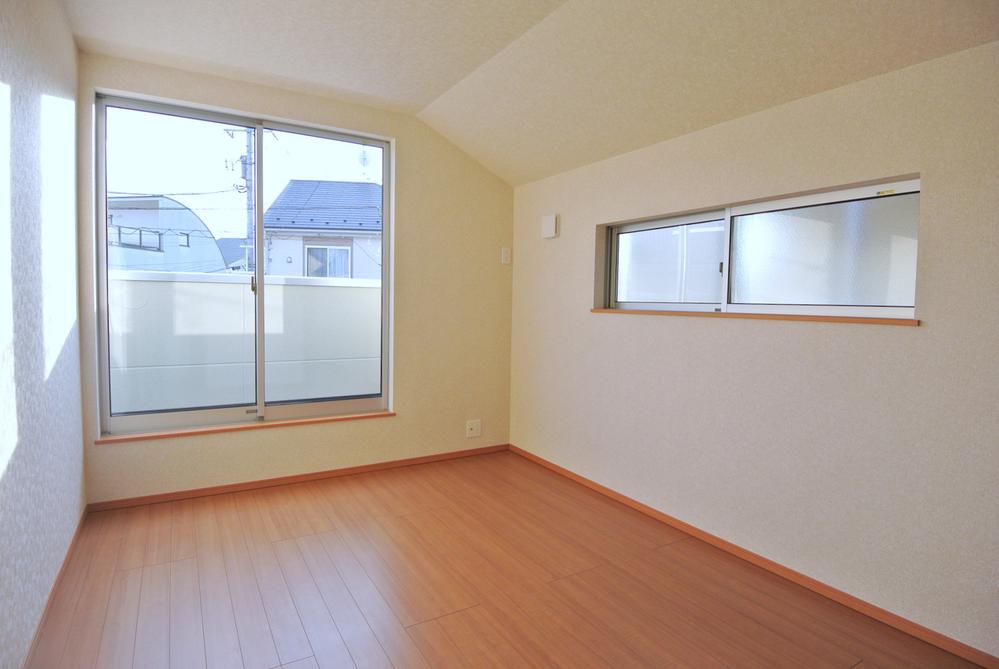 Non-living room. Selling local