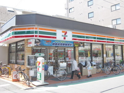 Convenience store. 330m to Seven-Eleven (convenience store)