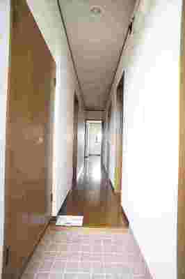 Entrance. Refreshing at any time is the entrance because there is a shoebox.