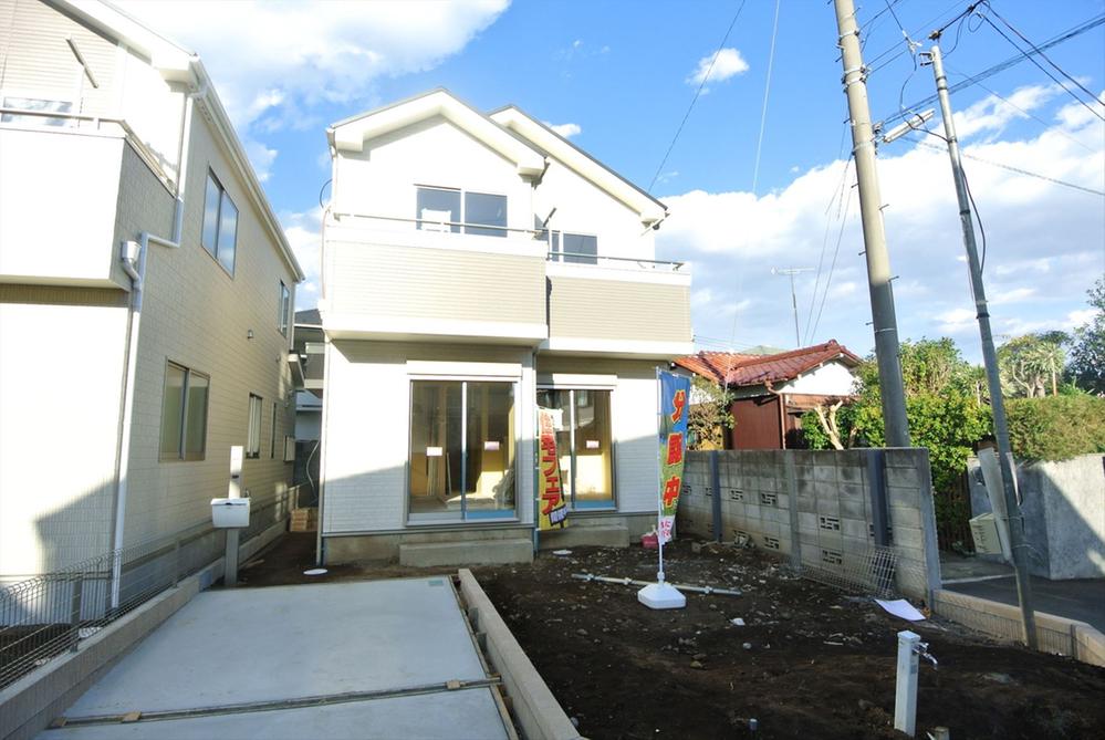 Local appearance photo. Selling local Building 2