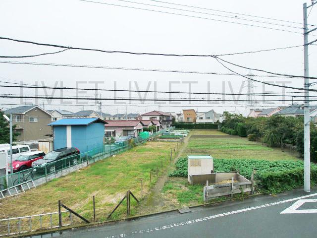 View photos from the dwelling unit. View from the site (October 2013) Shooting