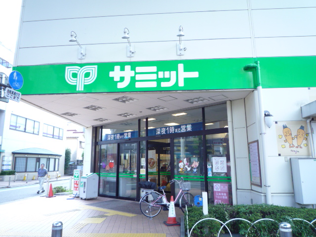 Supermarket. 514m until the Summit store Kitami Ekimae (super)