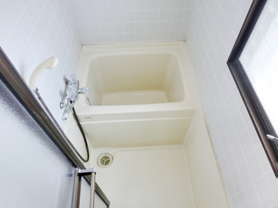 Bath. With so window it is easy to bathroom ventilation