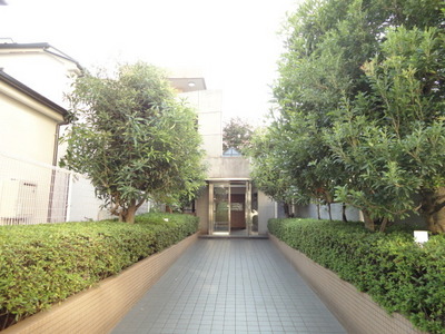 Entrance. It is feeling the freshness of the trees, entrance, I'm home ~