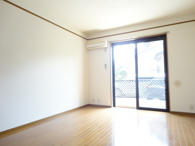 Living and room. The window is large, bright room