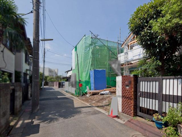 Local photos, including front road. Contact road situation