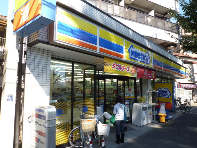 Convenience store. MINISTOP Komae Iwadokita store up (convenience store) 449m