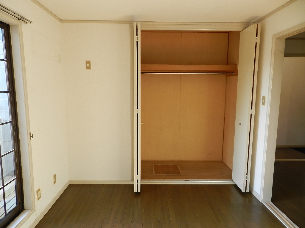 Other room space. Western-style 6 Pledge