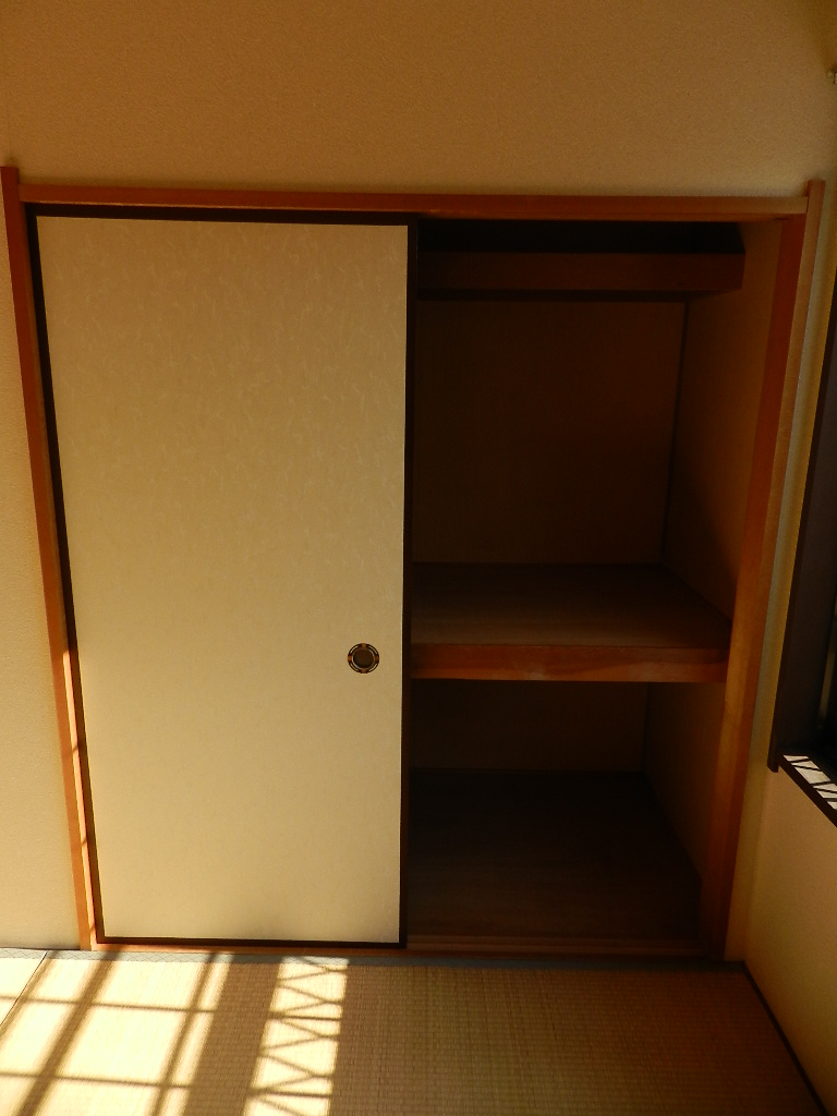 Receipt. Japanese-style room Armoire
