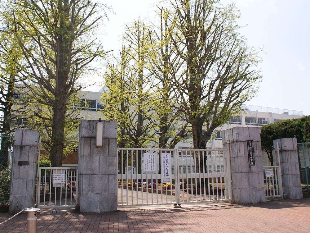 Junior high school. Municipal Komae until the third junior high school 1110m ※ Local surrounding environment (June 2013 shooting)