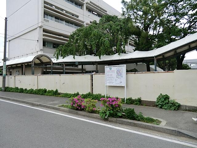 Junior high school. Komae Municipal Komae 818m until the second junior high school