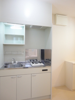 Kitchen. It comes with a gas stove 1-neck ☆