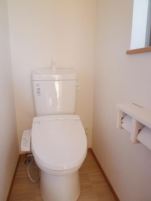 Toilet. Same specifications (I Building) toilet