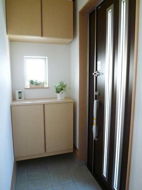 Entrance. Same specifications (I Building) entrance