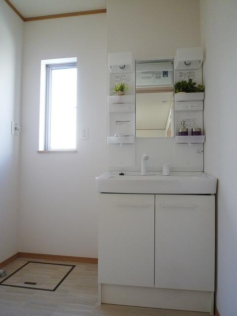 Wash basin, toilet. I Building Wash basin