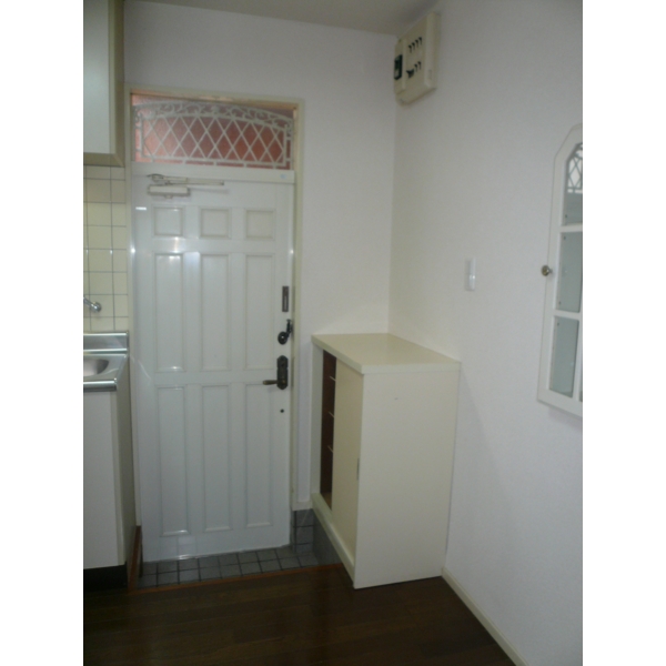 Entrance. Shoe box